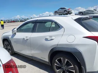 2021 Lexus UX with VIN JTHP9JBH4M2044900, listed as a IAAI auction lot 40543882 with 1 mi miles. Bid and sale history available at carsss.com. Image 15.