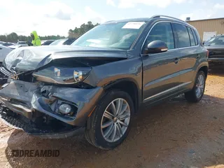 2015 Volkswagen Tiguan SE z VIN WVGBV7AXXFW503955, wystawiony jako IAAI lot #41730076 z przebiegiem 146 446 mil mil oraz . Historia ofert i sprzedaży dostępna na DreamBid. Obrazek 18.