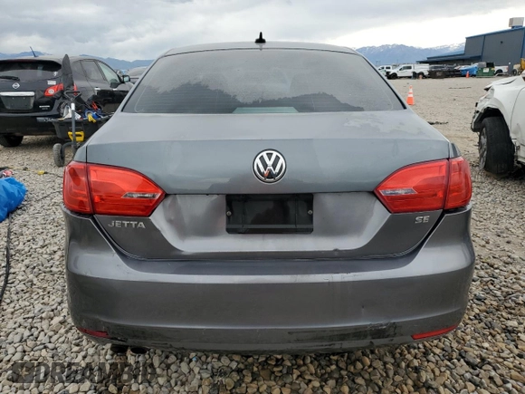 2014 Volkswagen Jetta SE z VIN 3VWD07AJ4EM239120, wystawiony jako Copart lot #57304045 z przebiegiem 183 748 mil mil oraz Szkoda całkowita • Salvage title. Historia ofert i sprzedaży dostępna na DreamBid. Obrazek 6.