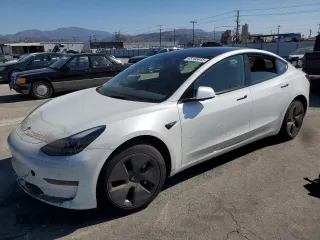 2023 Tesla Model 3 z VIN 5YJ3E1EA0PF475732, wystawiony jako Copart lot #46146445 z przebiegiem 12 649 mil mil oraz Szkoda całkowita • Salvage title. Historia ofert i sprzedaży dostępna na DreamBid. Obrazek 1.