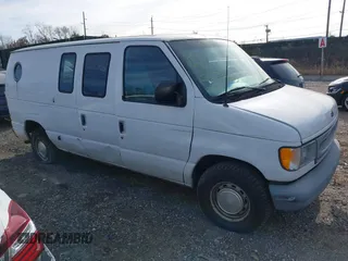 2002 Ford Econoline Cargo with VIN 1FTRE14262HB84357, listed as a IAAI auction lot 40880551 with 123,183 mi miles. Bid and sale history available at carsss.com. Image 1.