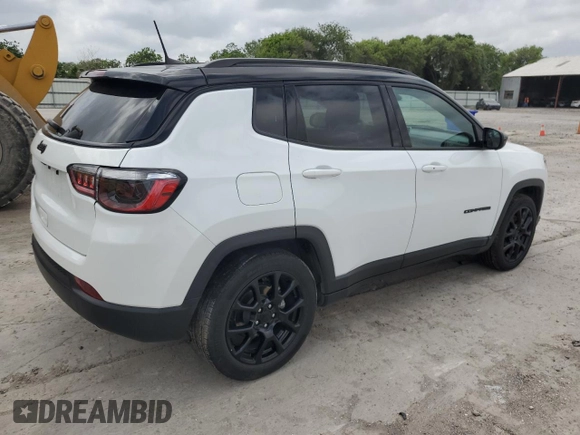 2022 Jeep Compass Latitude with VIN 3C4NJCBB9NT211131, listed as a Copart auction lot 54929515 with 39,506 mi miles and Salvage title. Bid and sale history available at DreamBid. Image 3.