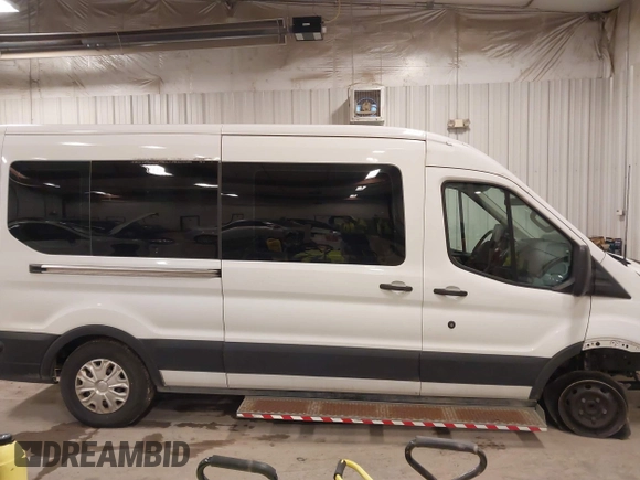 2019 Ford Transit Passenger XL with VIN 1FBZX2CM8KKA07514, listed as a IAAI auction lot 41235965 with 58,224 mi miles. Bid and sale history available at carsss.com. Image 13.