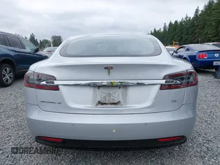 2017 Tesla Model S 60 z VIN 5YJSA1E11HF217633, wystawiony jako IAAI lot #42586913 z przebiegiem 152 987 mil mil oraz . Historia ofert i sprzedaży dostępna na DreamBid. Obrazek 16.