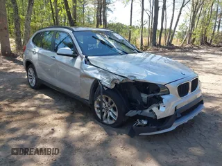 2015 BMW X1 xDrive28i z VIN WBAVL1C56FVY29996, wystawiony jako IAAI lot #42056415 z przebiegiem 115 823 mil mil oraz . Historia ofert i sprzedaży dostępna na DreamBid. Obrazek 1.
