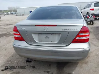 2005 Mercedes-Benz C 230 Kompressor with VIN WDBRF40J15A742736, listed as a IAAI auction lot 41936443 with 168,024 mi miles and . Bid and sale history available at DreamBid. Image 16.
