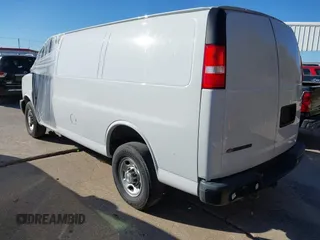 2021 Chevrolet City Express Cargo z VIN 1GCZGGF70M1144857, wystawiony jako IAAI lot #41474258 z przebiegiem 155 494 mil mil oraz . Historia ofert i sprzedaży dostępna na DreamBid. Obrazek 3.