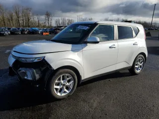 2022 Kia Soul LX with VIN KNDJ23AUXN7815743, listed as a Copart auction lot 48356215 with 21,915 mi miles and Salvage Title. Bid and sale history available at carsss.com. Image 1.