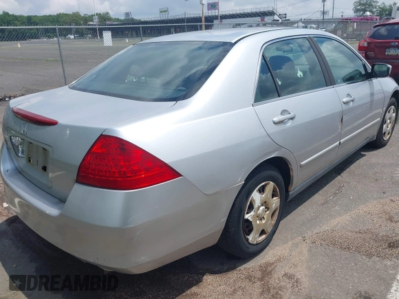 2007 Honda Accord LX with VIN 1HGCM56467A033681, listed as a IAAI auction lot 42680186 with 181,997 mi miles and . Bid and sale history available at DreamBid. Image 4.