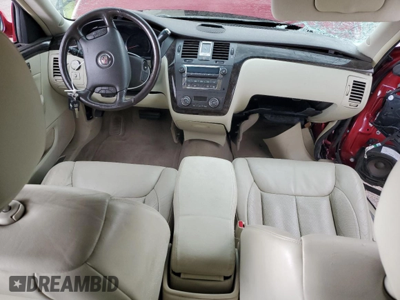 2008 Cadillac DTS 1SD z VIN 1G6KD57Y28U173094, wystawiony jako Copart lot #56895415 z przebiegiem 141 060 mil mil oraz Szkoda całkowita • Salvage title. Historia ofert i sprzedaży dostępna na DreamBid. Obrazek 8.
