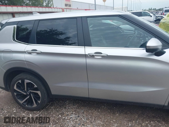 2024 Mitsubishi Outlander SE z VIN JA4J3VA83RZ068485, wystawiony jako IAAI lot #42483073 z przebiegiem 28 120 mil mil oraz . Historia ofert i sprzedaży dostępna na DreamBid. Obrazek 14.