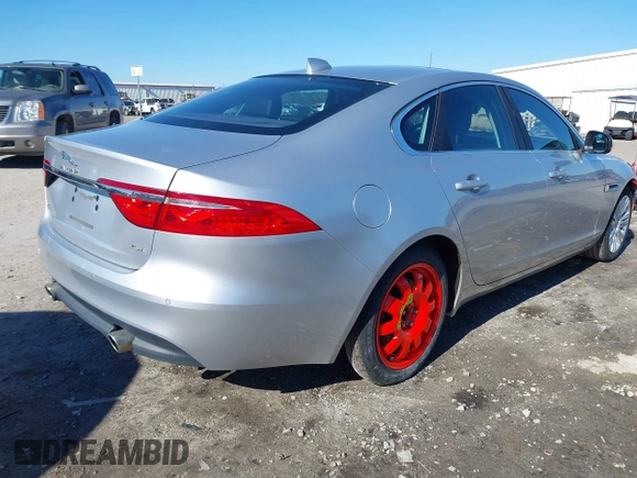 2016 Jaguar XF 35t Premium with VIN SAJBD4BV0GCY13376, listed as a IAAI auction lot 41375803 with 64,368 mi miles. Bid and sale history available at carsss.com. Image 4.