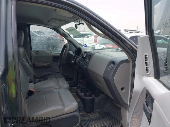 2005 Ford F-150 XL with VIN 1FTRF14555KB88186, listed as a IAAI auction lot 41815601 with 195,049 mi miles. Bid and sale history available at carsss.com. Image 5.