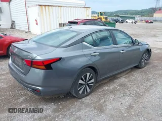 2021 Nissan Altima 2.5 SV with VIN 1N4BL4DV0MN329261, listed as a IAAI auction lot 39970665 with 70,287 mi miles. Bid and sale history available at carsss.com. Image 4.
