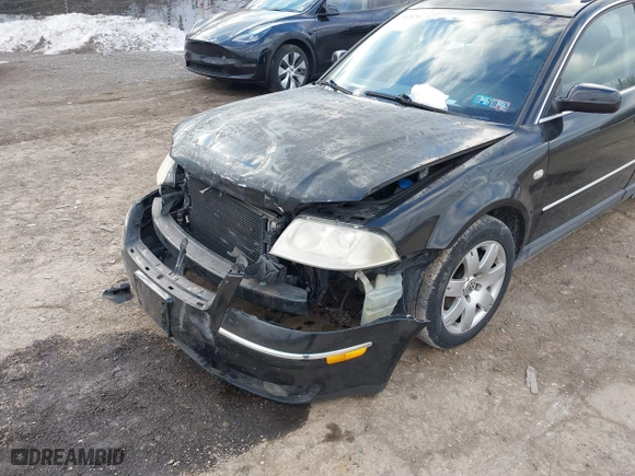 2003 Volkswagen Passat GLX with VIN WVWYH63B23E073924, listed as a IAAI auction lot 41447079 with 160,263 mi miles. Bid and sale history available at carsss.com. Image 12.