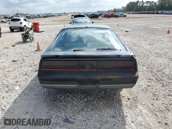 1982 Pontiac Firebird z VIN 1G2AX87H9CL548192, wystawiony jako Copart lot #79887554 z przebiegiem 109 953 mil mil oraz Czysty tytuł • Clean title. Historia ofert i sprzedaży dostępna na DreamBid. Obrazek 6.