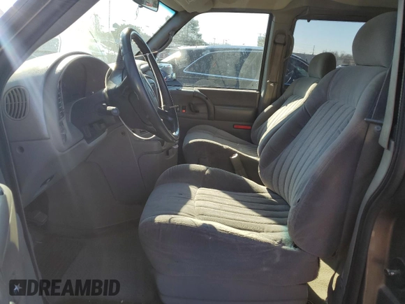 2003 GMC Safari z VIN 1GKDM19X13B516327, wystawiony jako Copart lot #83827794 z przebiegiem 200 280 mil mil oraz Szkoda całkowita • Salvage title. Historia ofert i sprzedaży dostępna na DreamBid. Obrazek 7.