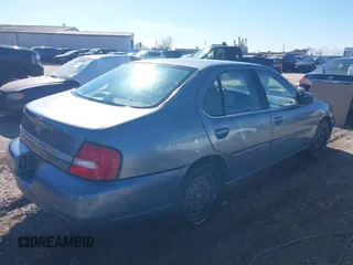 2000 Nissan Altima XE with VIN 1N4DL01D2YC187560, listed as a IAAI auction lot 41209630 with 231,442 mi miles. Bid and sale history available at carsss.com. Image 4.