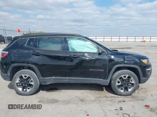2017 Jeep Compass Trailhawk z VIN 3C4NJDDB6HT631047, wystawiony jako IAAI lot #42457508 z przebiegiem 59 414 mil mil oraz . Historia ofert i sprzedaży dostępna na DreamBid. Obrazek 13.