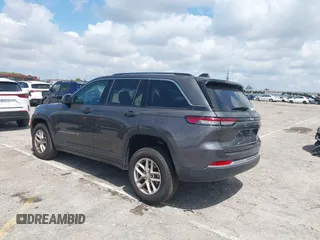 2024 Jeep Grand Cherokee Altitude z VIN 1C4RJHAG7RC703637, wystawiony jako IAAI lot #42046042 z przebiegiem 11 280 mil mil oraz . Historia ofert i sprzedaży dostępna na DreamBid. Obrazek 3.
