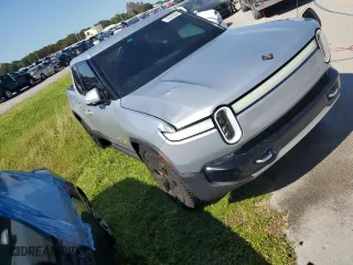 2023 Rivian R1T Adventure with VIN 7FCTGAAA2PN019226, listed as a Copart auction lot 75383334 with 11,737 mi miles and Non Repairable. Bid and sale history available at carsss.com. Image 4.