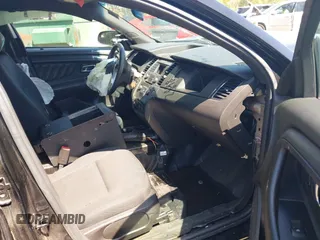 2017 Ford Police Interceptor z VIN 1FAHP2MK5HG103848, wystawiony jako IAAI lot #42042387 z przebiegiem Nie podano mil oraz . Historia ofert i sprzedaży dostępna na DreamBid. Obrazek 5.
