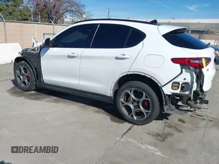 2019 Alfa Romeo Stelvio Ti Lusso z VIN ZASPAKBN1K7C36934, wystawiony jako IAAI lot #41534732 z przebiegiem Nie podano mil oraz . Historia ofert i sprzedaży dostępna na DreamBid. Obrazek 3.
