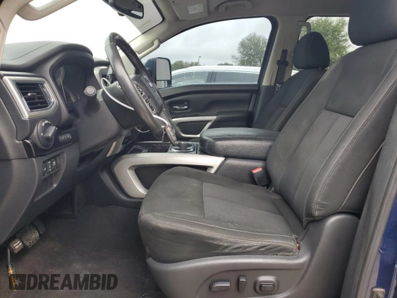 2017 Nissan Titan SL z VIN 1N6BA1F25HN514572, wystawiony jako Copart lot #85803054 z przebiegiem 79 904 mil mil oraz Czysty tytuł • Clean title. Historia ofert i sprzedaży dostępna na DreamBid. Obrazek 7.