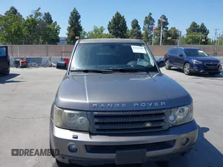 2008 Land Rover Range Rover Sport HSE z VIN SALSK25458A121339, wystawiony jako IAAI lot #42381868 z przebiegiem 173 469 mil mil oraz . Historia ofert i sprzedaży dostępna na DreamBid. Obrazek 6.