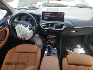 2024 BMW X3 xDrive30i z VIN WBX57DP01RN250350, wystawiony jako Copart lot #56559245 z przebiegiem 21 108 mil mil oraz Szkody całkowita. Historia ofert i sprzedaży dostępna na DreamBid. Obrazek 8.