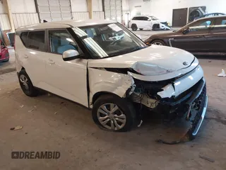 2020 Kia Soul LX with VIN KNDJ23AU7L7709151, listed as a IAAI auction lot 41357284 with 24,230 mi miles. Bid and sale history available at carsss.com. Image 1.