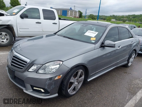 2011 Mercedes-Benz E 350 Luxury z VIN WDDHF8HBXBA338420, wystawiony jako IAAI lot #42155045 z przebiegiem 196 075 mil mil oraz . Historia ofert i sprzedaży dostępna na DreamBid. Obrazek 17.