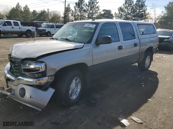 2004 GMC Sierra 1500 Crew Cab SLT with VIN 2GTEK13TX41356574, listed as a Copart auction lot 81002774 with 235,272 mi miles and Salvage Title. Bid and sale history available at carsss.com. Image 1.