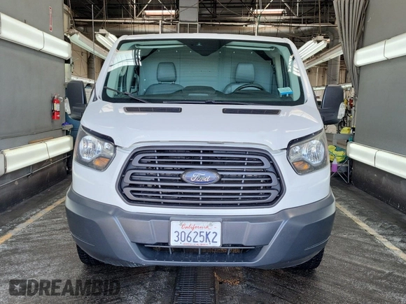 2017 Ford Transit z VIN 1FTYR1YM1HKB36417, wystawiony jako IAAI lot #42617602 z przebiegiem 96 942 mil mil oraz . Historia ofert i sprzedaży dostępna na DreamBid. Obrazek 63.