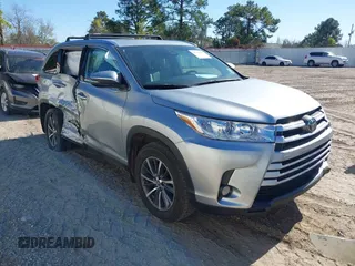2019 Toyota Highlander SE with VIN 5TDKZRFH0KS570709, listed as a IAAI auction lot 41214794 with 15,246 mi miles and . Bid and sale history available at DreamBid. Image 1.
