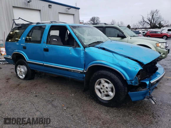 1995 Chevrolet Blazer z VIN 1GNDT13W4S2154787, wystawiony jako Copart lot #85719274 z przebiegiem 167 242 mil mil oraz Nie do naprawy • Non repairable. Historia ofert i sprzedaży dostępna na DreamBid. Obrazek 4.