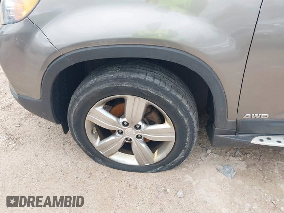 2013 Kia Sorento EX z VIN 5XYKUDA61DG321679, wystawiony jako IAAI lot #42013051 z przebiegiem Nie podano mil oraz . Historia ofert i sprzedaży dostępna na DreamBid. Obrazek 13.