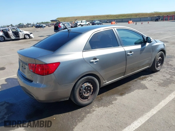 2010 Kia Forte EX z VIN KNAFU4A21A5118825, wystawiony jako IAAI lot #42138046 z przebiegiem 250 125 mil mil oraz . Historia ofert i sprzedaży dostępna na DreamBid. Obrazek 4.