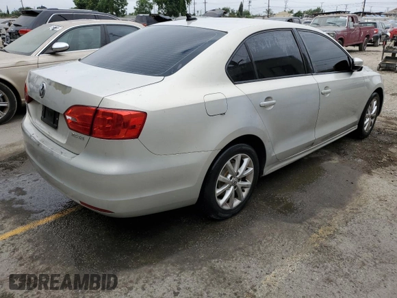 2011 Volkswagen Jetta SE with VIN 3VWDZ7AJXBM379724, listed as a Copart auction lot 62309775 with 138,164 mi miles and Clean title. Bid and sale history available at DreamBid. Image 3.