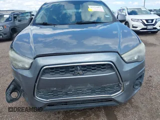 2015 Mitsubishi Outlander ES z VIN 4A4AP3AUXFE026547, wystawiony jako IAAI lot #42223662 z przebiegiem 155 990 mil mil oraz . Historia ofert i sprzedaży dostępna na DreamBid. Obrazek 6.