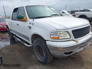 2001 Ford F-150 SuperCrew XLT with VIN 1FTRW08L31KE33452, listed as a IAAI auction lot 42109045 with 283,620 mi miles. Bid and sale history available at carsss.com. Image 1.