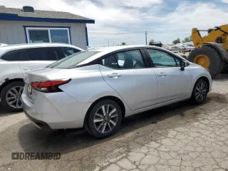 2021 Nissan Versa SV z VIN 3N1CN8EV0ML843015, wystawiony jako Copart lot #58406775 z przebiegiem 87 979 mil mil oraz Czysty tytuł • Clean title. Historia ofert i sprzedaży dostępna na DreamBid. Obrazek 3.