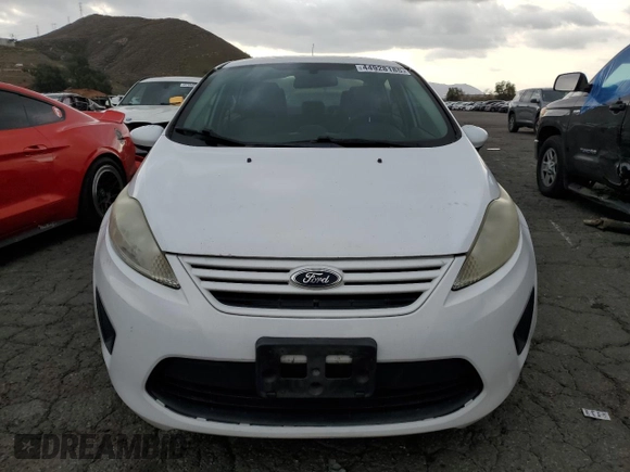 2012 Ford Fiesta S z VIN 3FADP4AJ3CM129398, wystawiony jako Copart lot #44928185 z przebiegiem 175 262 mil mil oraz Czysty tytuł • Clean title. Historia ofert i sprzedaży dostępna na DreamBid. Obrazek 5.