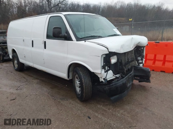 2017 Chevrolet Express Cargo Van with VIN 1GCZGHFG6H1292104, listed as a IAAI auction lot 41662902 with 272,436 mi miles. Bid and sale history available at carsss.com. Image 1.