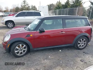 2009 MINI Clubman z VIN WMWML33509TP98297, wystawiony jako IAAI lot #41092163 z przebiegiem 101 011 mil mil oraz . Historia ofert i sprzedaży dostępna na DreamBid. Obrazek 14.