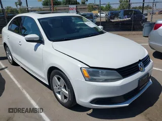 2011 Volkswagen Jetta TDI с VIN 3VWLL7AJ0BM037650, выставлен на аукционе IAAI как лот 42748331 с пробегом 121 498 миль миль и . История ставок и продаж доступна на DreamBid. Изображение 1.