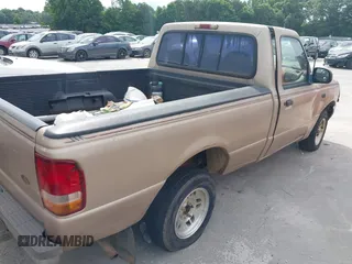 1996 Ford Ranger XL z VIN 1FTCR10A9TUD57885, wystawiony jako IAAI lot #42445190 z przebiegiem 355 333 mil mil oraz . Historia ofert i sprzedaży dostępna na DreamBid. Obrazek 4.