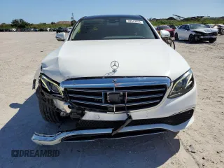 2018 Mercedes-Benz E-Class E 300 with VIN WDDZF4KB6JA302454, listed as a Copart auction lot 49543055 with 89,757 mi miles and Salvage Title. Bid and sale history available at carsss.com. Image 5.