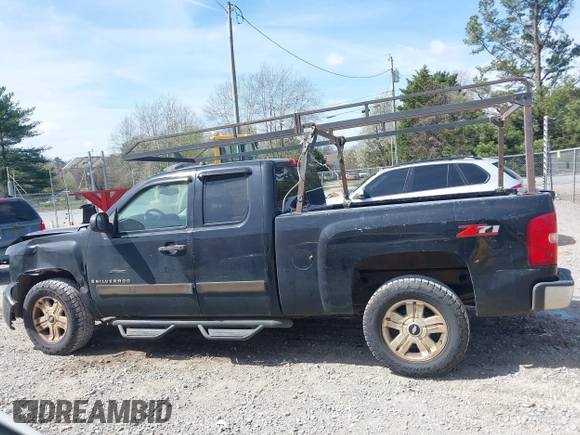 2007 Chevrolet Silverado 1500 LT w/1LT with VIN 2GCEC19J671591822, listed as a IAAI auction lot 41841804 with 325,059 mi miles. Bid and sale history available at carsss.com. Image 14.