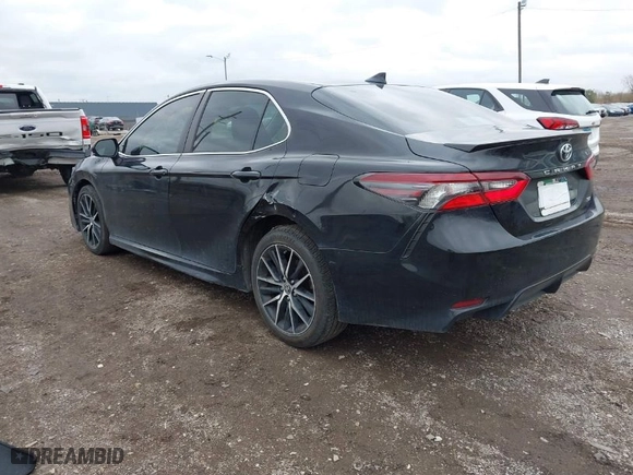 2021 Toyota Camry SE Nightshade with VIN 4T1G11AK8MU529157, listed as a IAAI auction lot 40831617 with 93,151 mi miles. Bid and sale history available at carsss.com. Image 3.